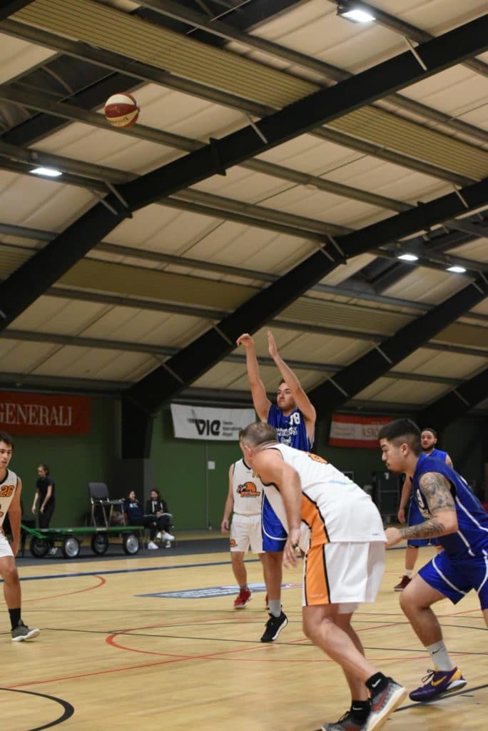 Herren/3 besiegen Rockets/3