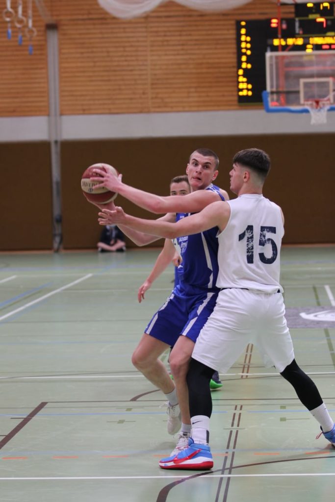 Herren/1 unterliegen Flames/3 klar