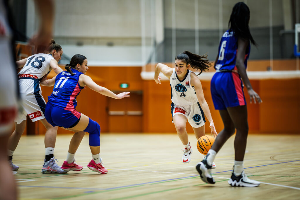 Wölfinnen unterliegen UBSC-DBBC klar